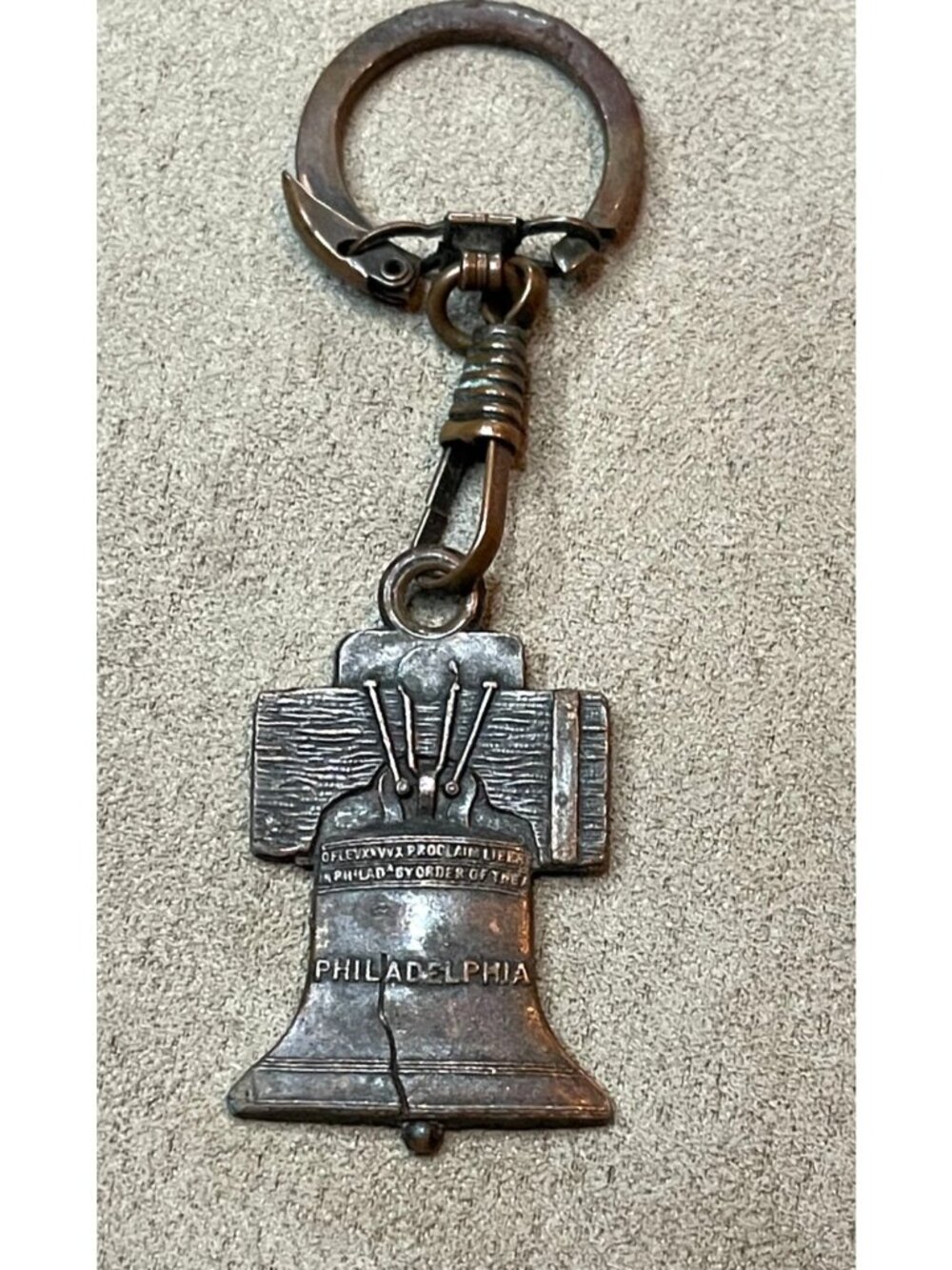 Vintage 70s Philadelphia Liberty Bell Metal Keychain US Bicentennial Souvenir